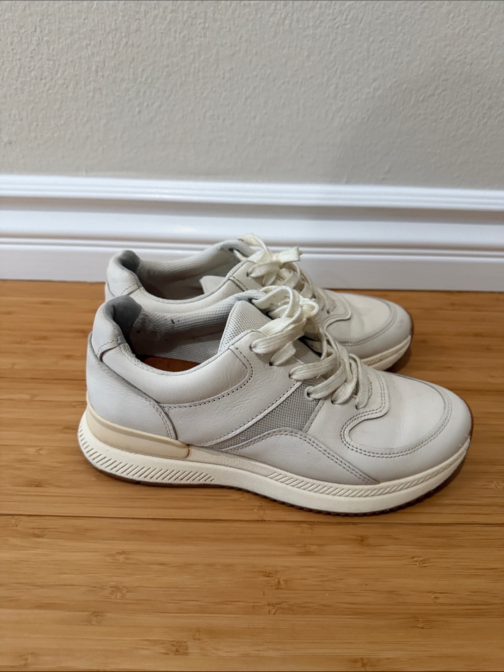 Everlane Cream and Tan Leather Low-Top Sneakers - Picture 4 of 4